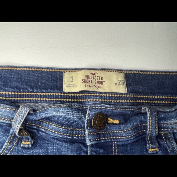Hollister Juniors Jeans Shorts Size 3 Distressed Low Rise Short Short W26 EUC - Picture 3 of 6